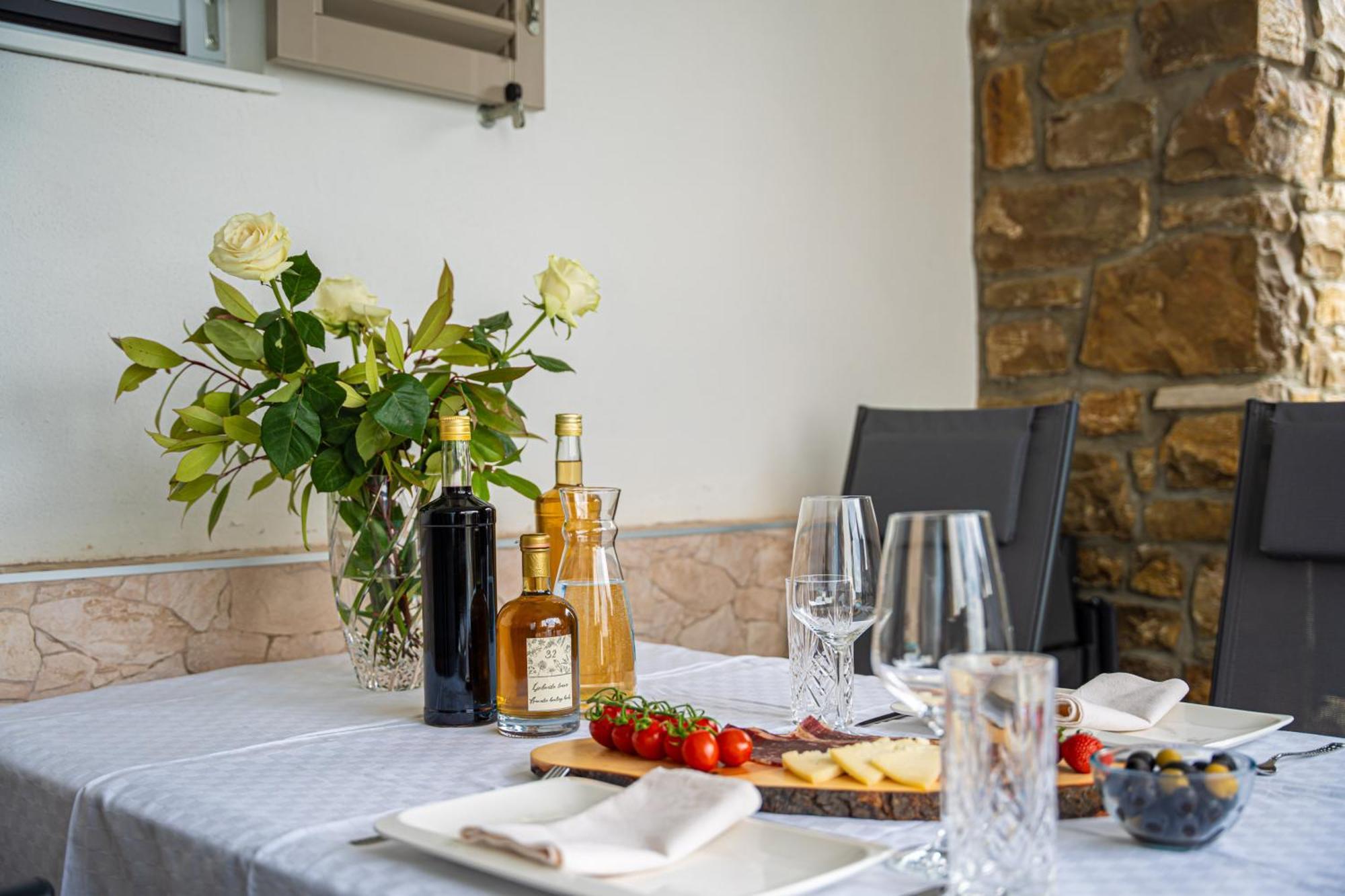 Holiday Home Belveder Motovun With Heated Pool Livade Exterior foto